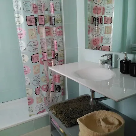 Stylish Flat, 2 Bathrooms And Swimming Pool, Next To The Beach!