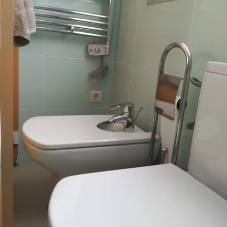 Apartment Stylish Flat, 2 Bathrooms And Swimming Pool, Next To The Beach!