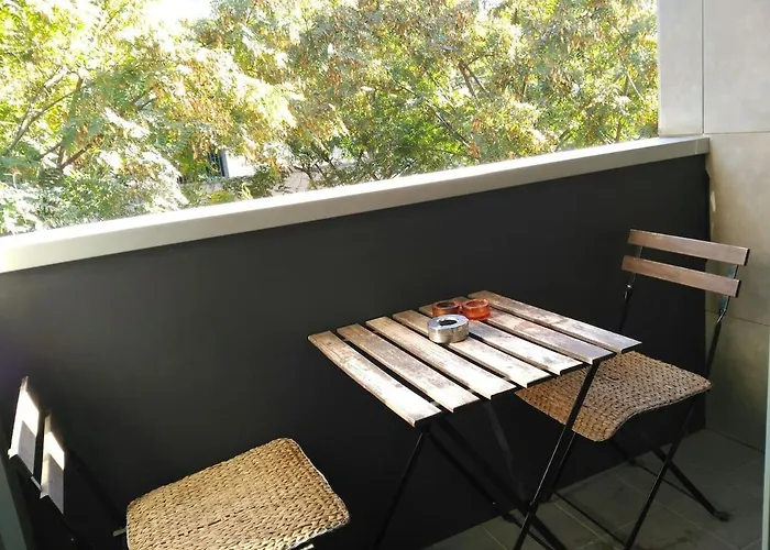 2 Bedrooms And 2 Bathrooms For 5 Pax, Swimming Pool, Free Parking And Near The Beach! *