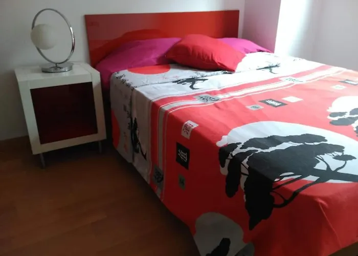 2 Bedrooms And 2 Bathrooms For 5 Pax, Swimming Pool, Free Parking And Near The Beach!