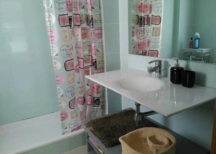 2 Bedrooms And 2 Bathrooms For 5 Pax, Swimming Pool, Free Parking And Near The Beach!