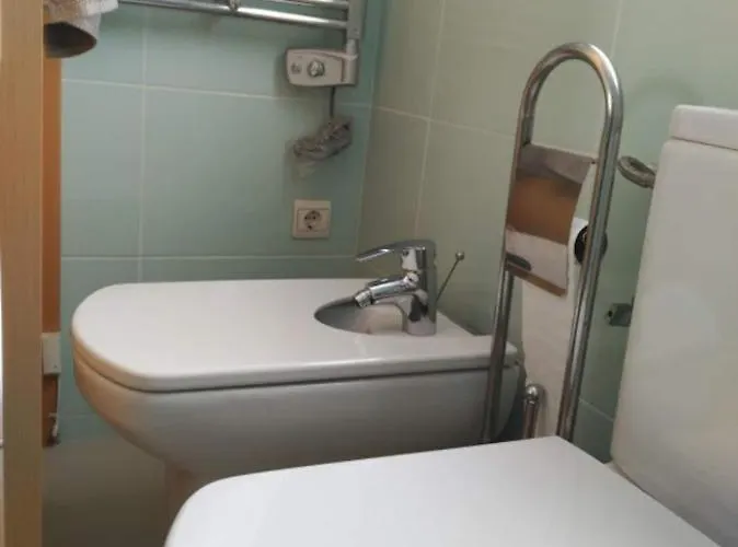 דירה 2 Bedrooms And 2 Bathrooms For 5 Pax, Swimming Pool, Free Parking And Near The Beach!