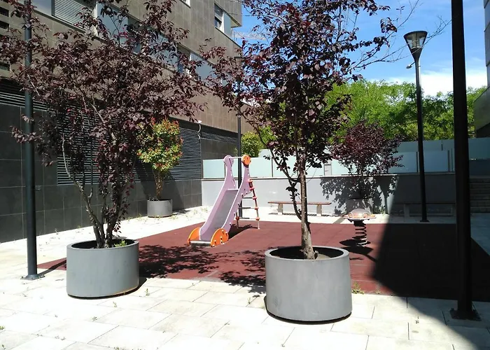2 Bedrooms And 2 Bathrooms For 5 Pax, Swimming Pool, Free Parking And Near The Beach!